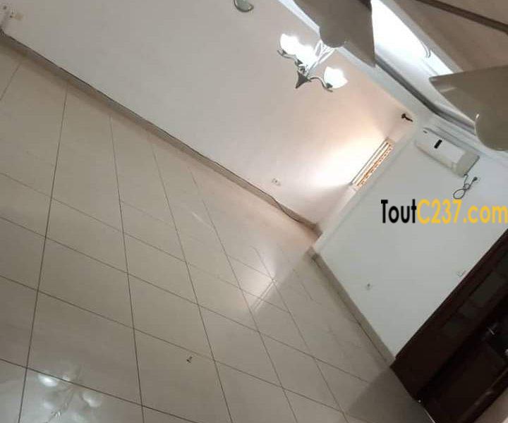 Très joli appartement à louer à Bonamoussadi, Douala