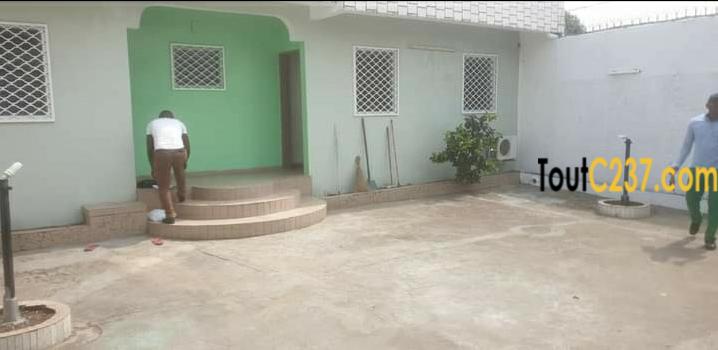 Villa sic à vendre à Bonamoussadi, Douala