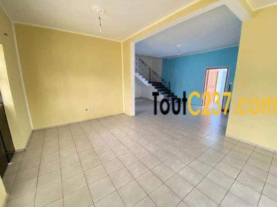 Duplex à louer à Logpom, Douala