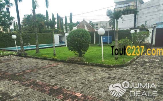 Villa À Louer À Bonapriso, Douala