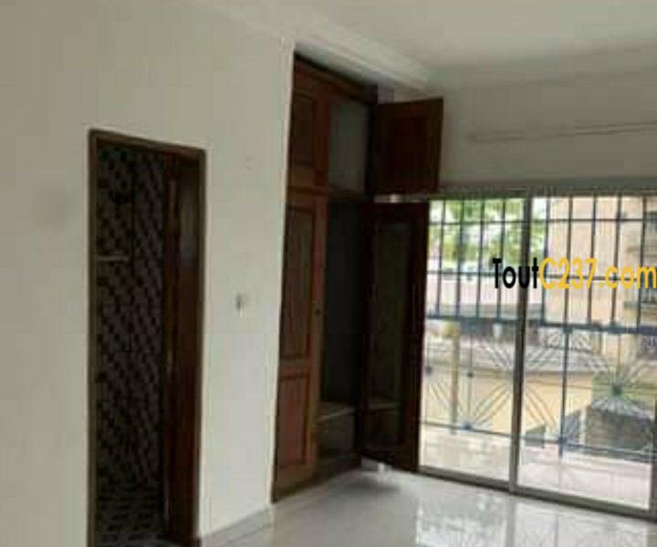 Appartement à louer à youpwe, Douala