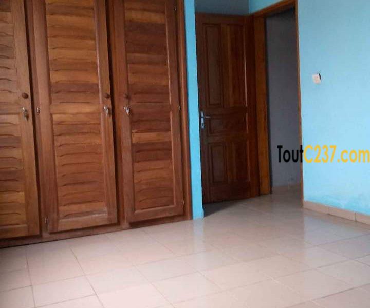 Appartement à louer à Bonamoussadi sable, Douala