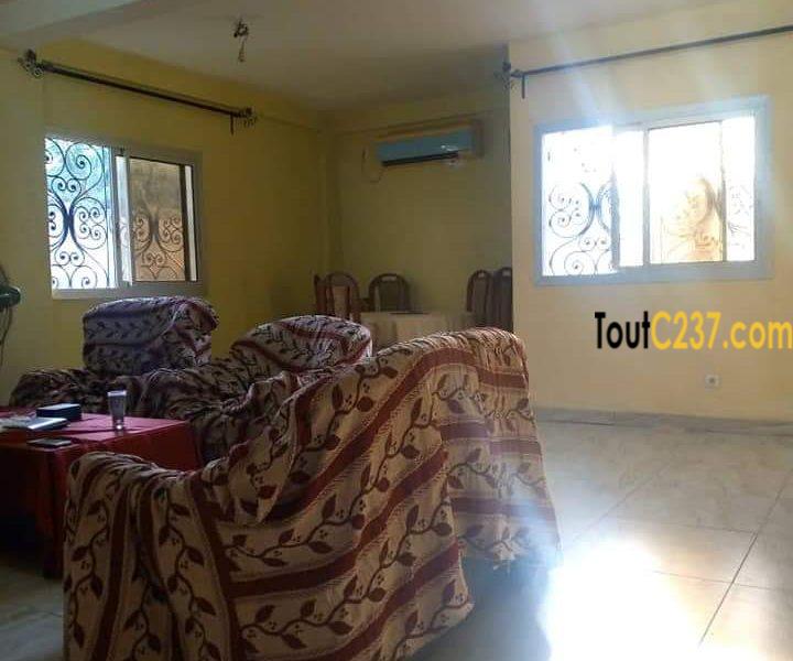 Villa à louer à Bonamoussadi sable, Douala
