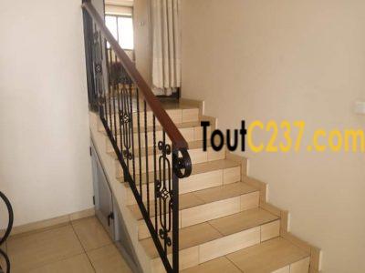 Appartement en duplex à louer à Bonanjo, Douala