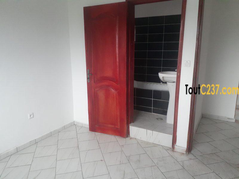 Appartement en duplex à louer à Bonapriso, Douala