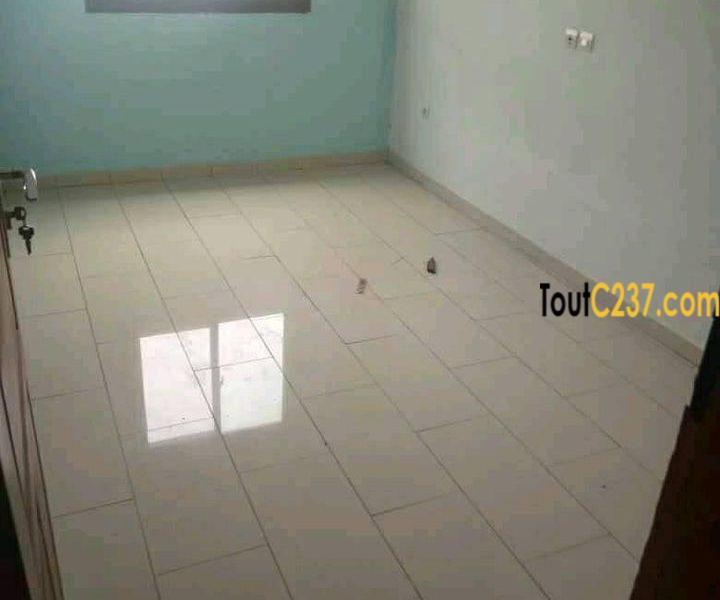 Appartement à Louer à Logpom Douala
