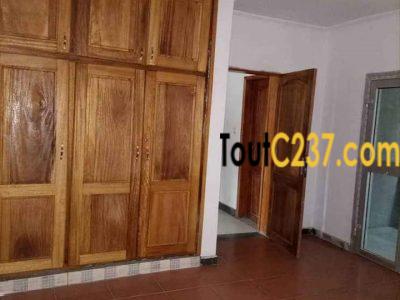 Appartement à louer à Logpom bordure de route Douala