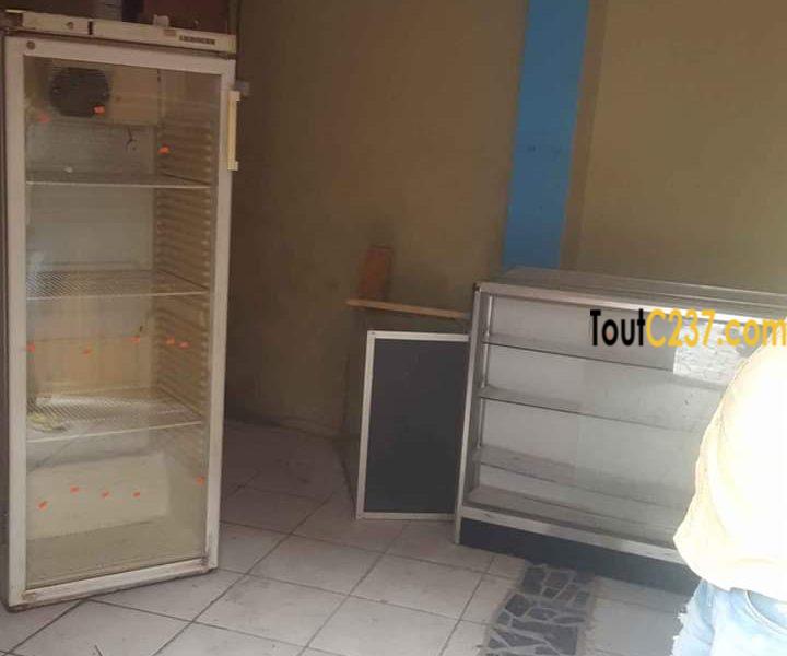 Boutique avec mezzanine à louer à Deido Douala
