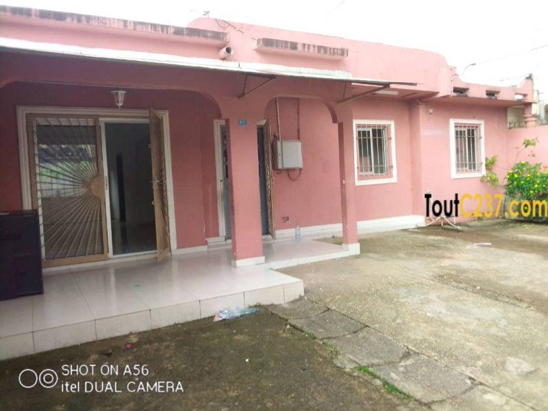 Villa sic à louer à Makepe, Douala