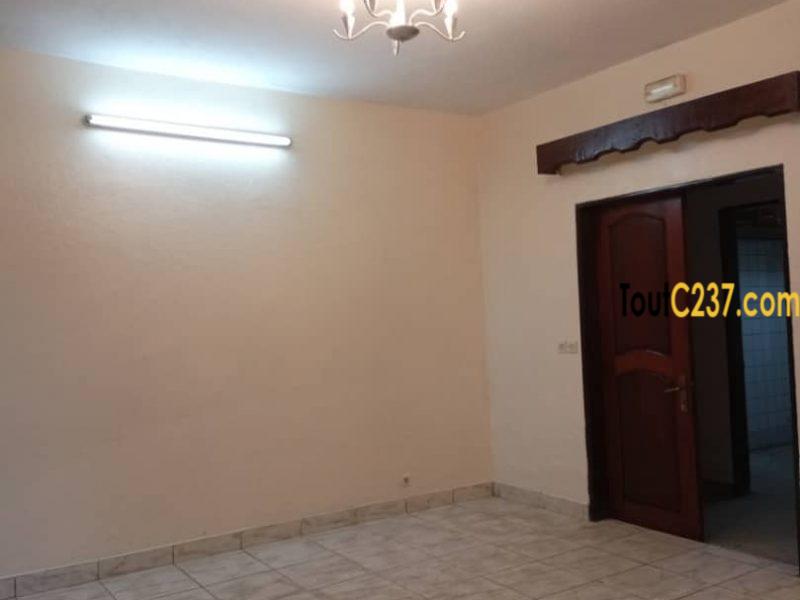 Appartement à louer à Bonamoussadi, Douala