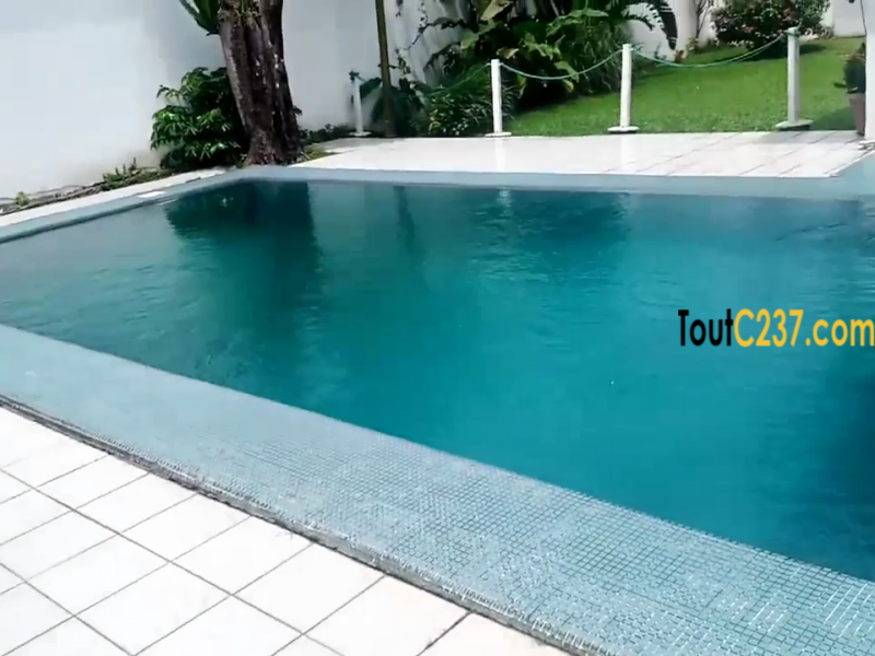 Maison villa à louer à Bonapriso Douala
