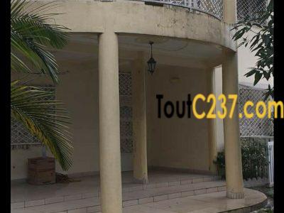 Maison duplex à louer à Bonapriso Douala