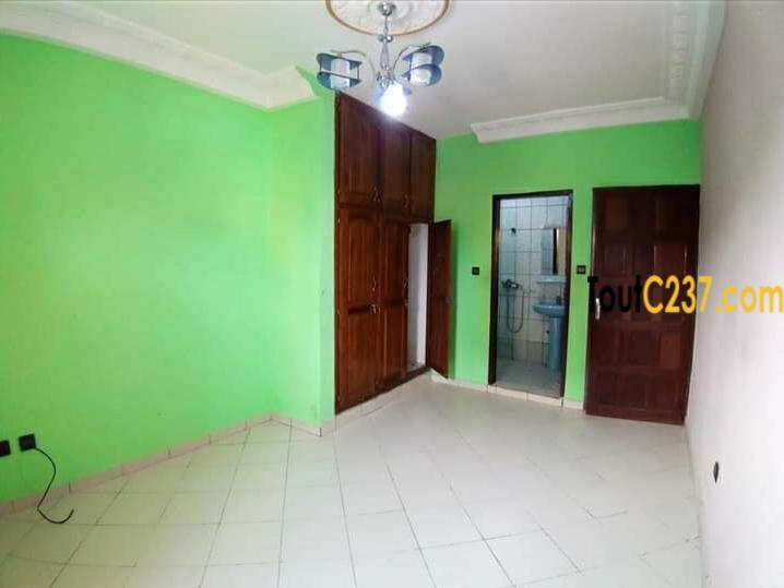 Duplex entrée seule à louer à Bonamoussadi, Douala
