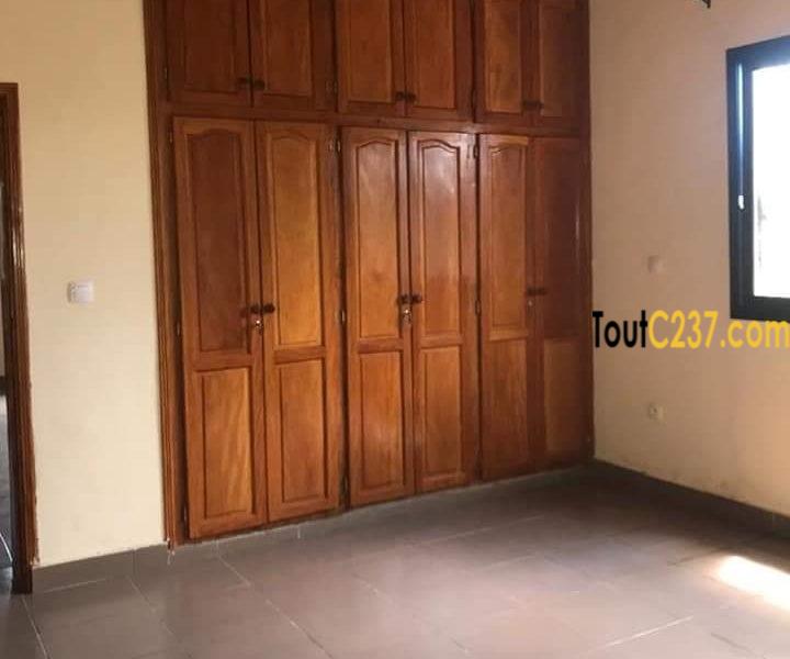 Maison à louer à Bonapriso (Youpwe) Douala