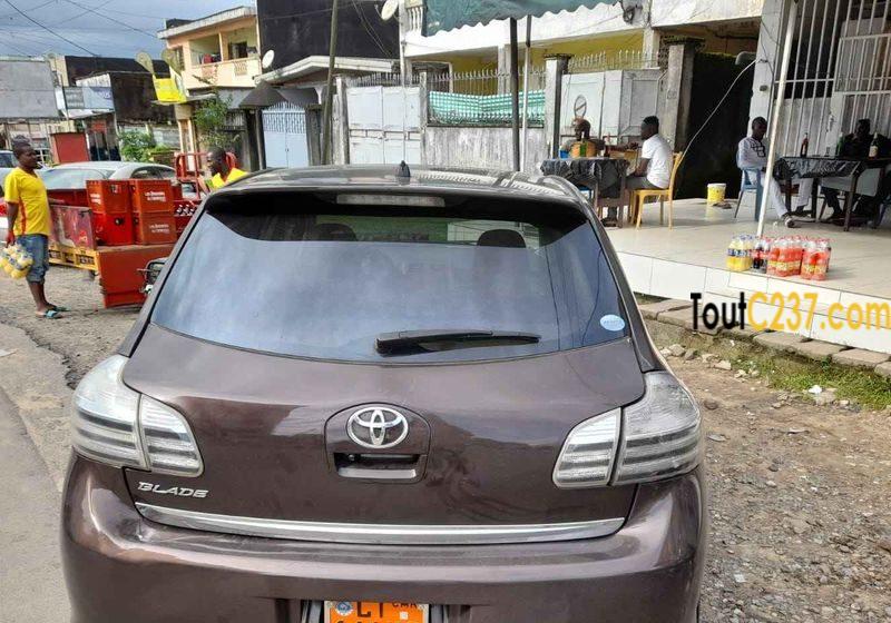 Toyota Blade Immatriculé à vendre à Douala