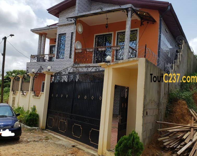 Maison duplex à vendre à Pk18 Douala