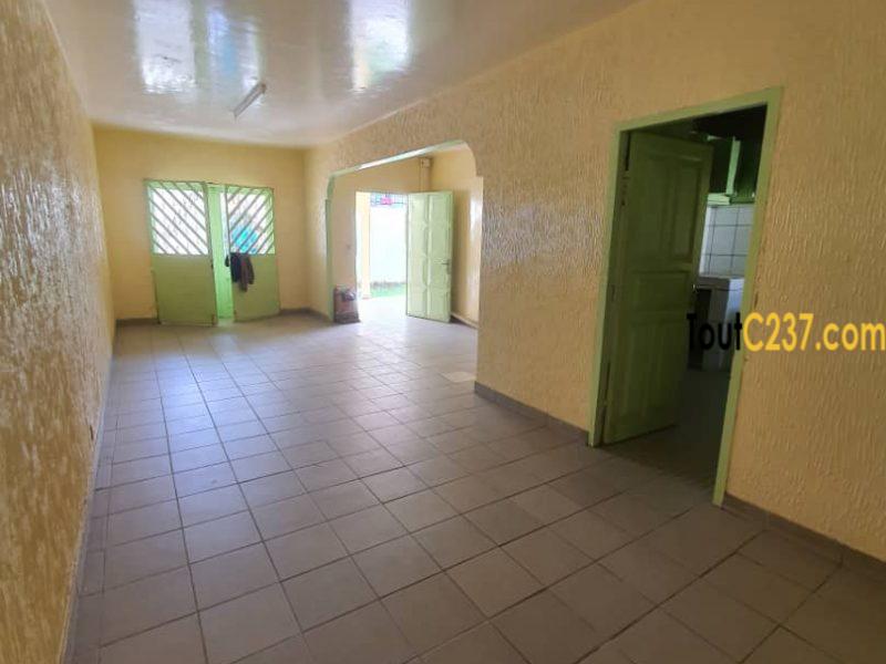 Villa sic à louer à Kotto Douala