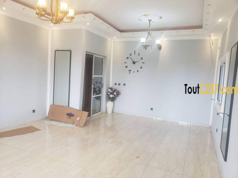 Maison duplex à vendre à Pk18 Douala