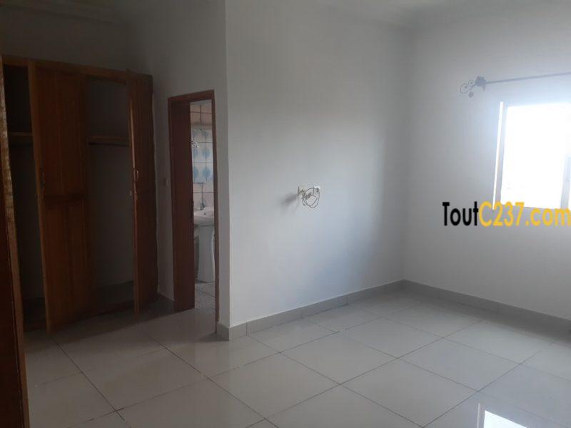 Appartement à louer à Bonamoussadi Douala