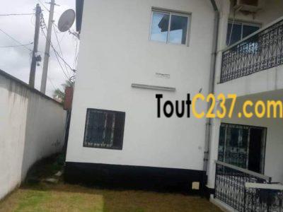 Duplex à louer à Logpom Douala