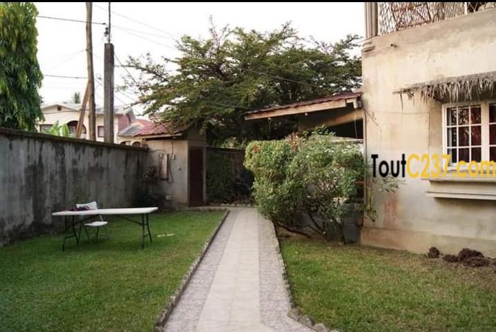 Duplex à vende à Logpom Douala