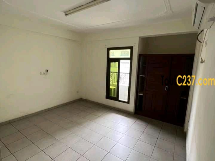 Appartement moderne à louer à Bali Douala