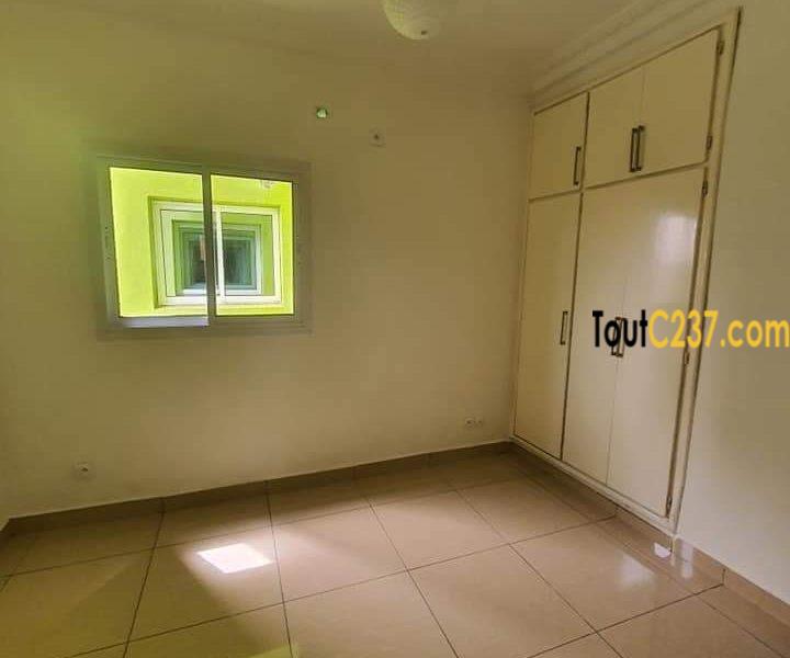 Appartement neuf à louer à Bonapriso Douala