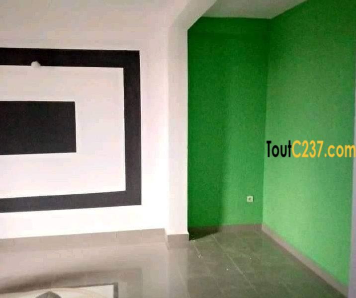 Studio neuf à louer à logpom Douala