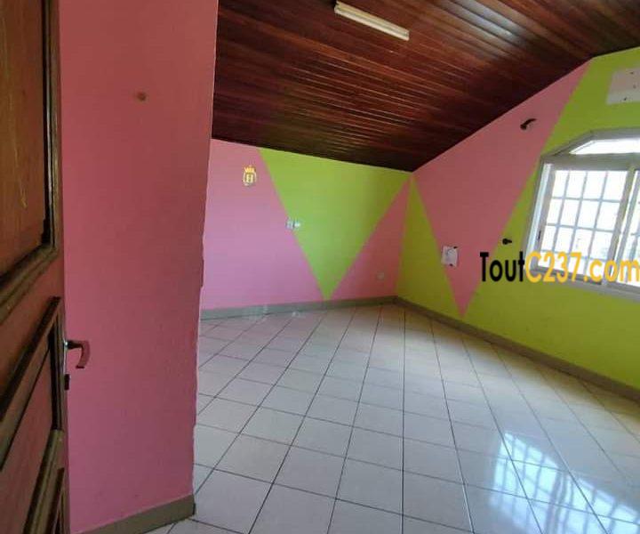 Maison en Duplex à louer à Logpom Douala