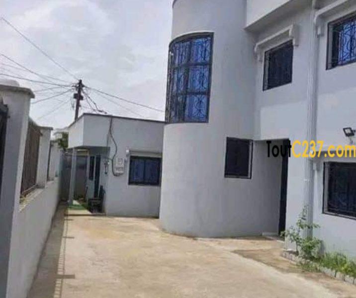 Duplex à louer à Pk12 Douala