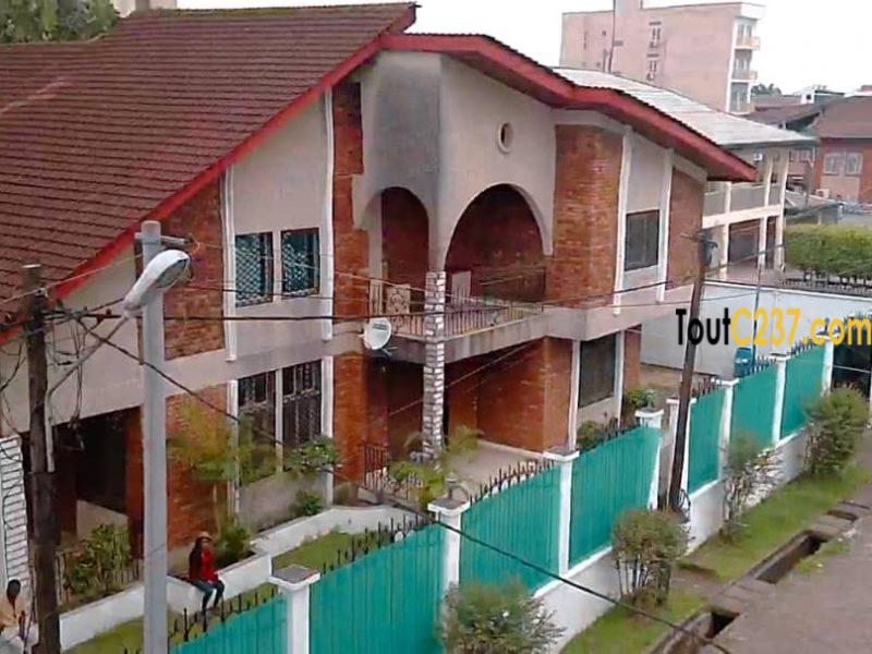 Maison Duplex à louer à Bonapriso Douala