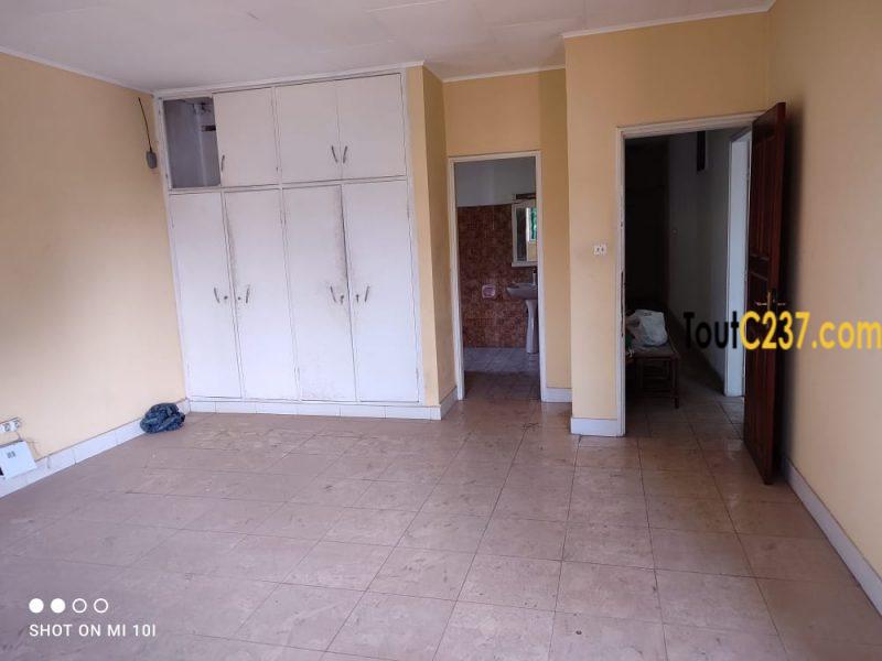 Maison en duplex à louer à Bonapriso Douala
