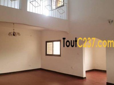 Maison duplex à louer à Kotto Douala