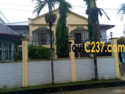 Vaste Duplex à louer à Makepe, Douala