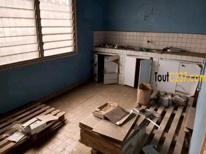 Entrepôt à louer a Bonapriso, Douala