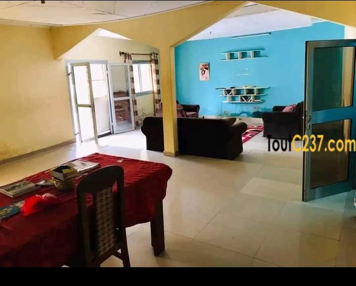 Maison en villa à vendre à Bonaberi
