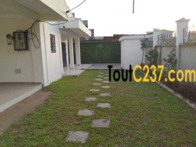Maison en villa à louer à Makepe Douala