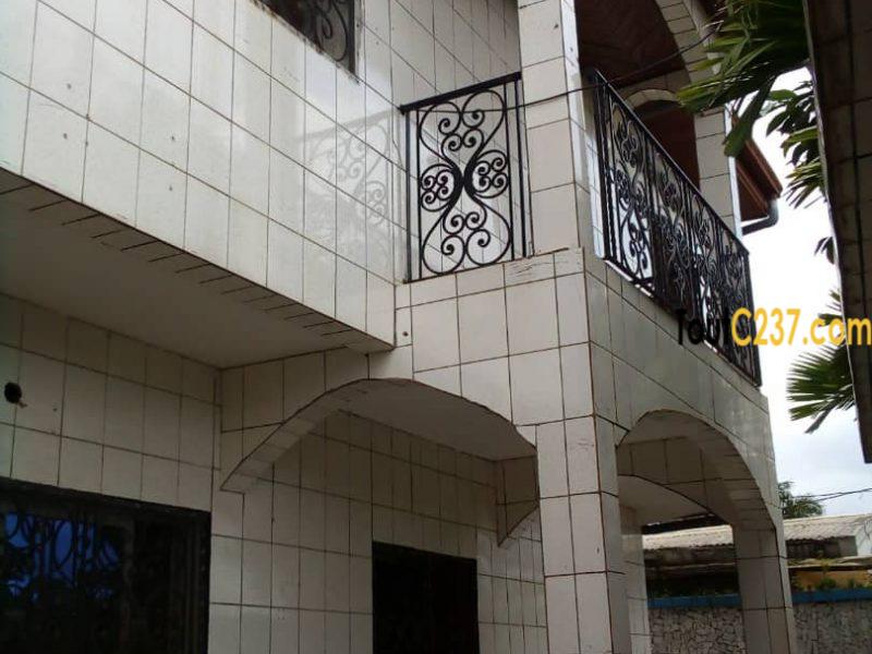 Maison en duplex à vendre à Beedi Douala