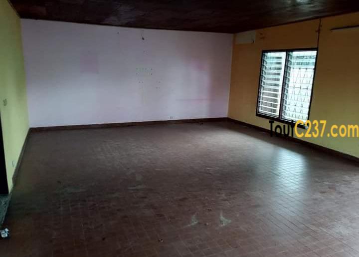 Maison a louer à Bonapriso, Douala