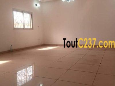 Villa à louer à Logpom, Douala