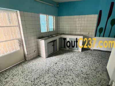 Duplex à louer à Bonapriso, Douala
