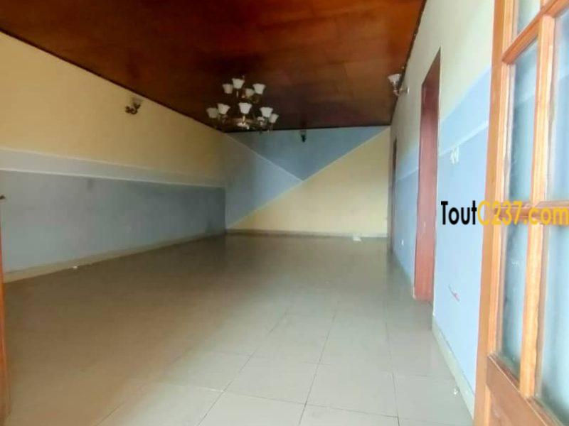 Duplex à louer à Logpom, Douala